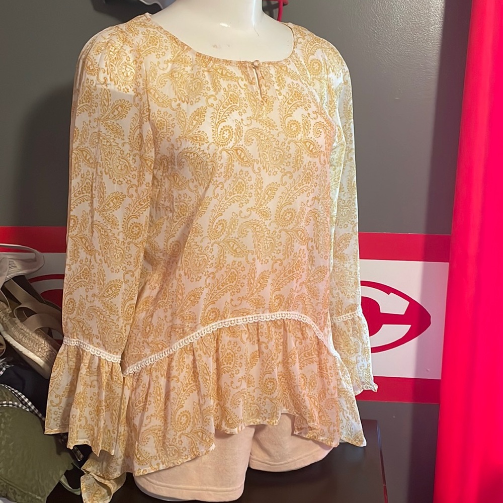 🎉NWT Kori Sheer Yellow and White Top!